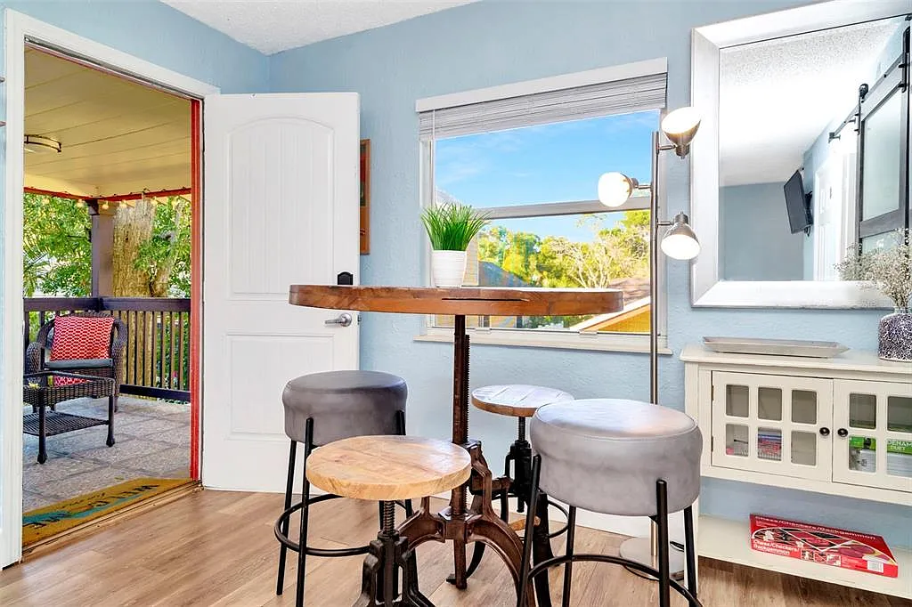 2 bed, 1.0 bath, 680 sqft, $2,450 — Photo 3