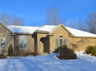 2540 N Running Deer Ln, Midland, MI 48642