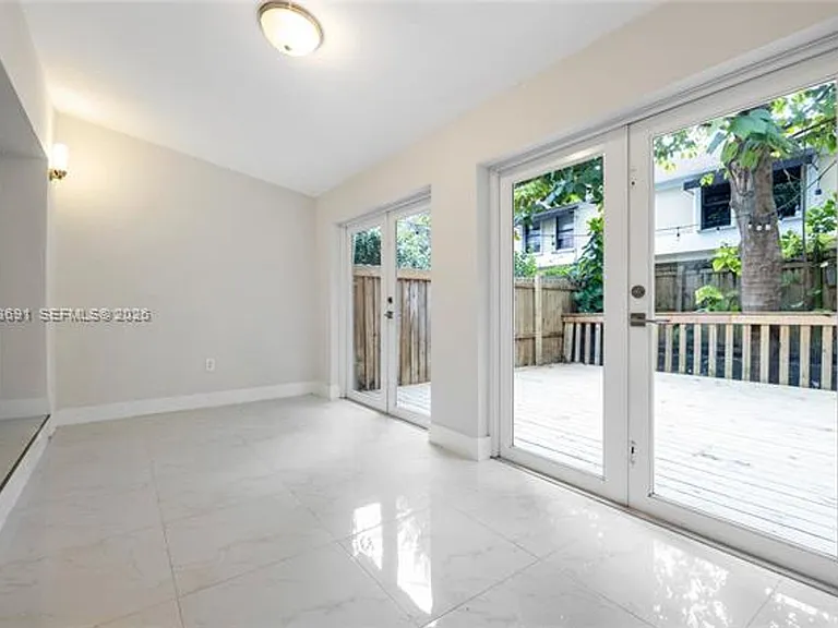 3056 Shipping Ave #Townhouse 2 — Photo 5