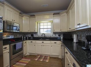 141 Ivy Meadow Cir, Hazel Green, AL 35750