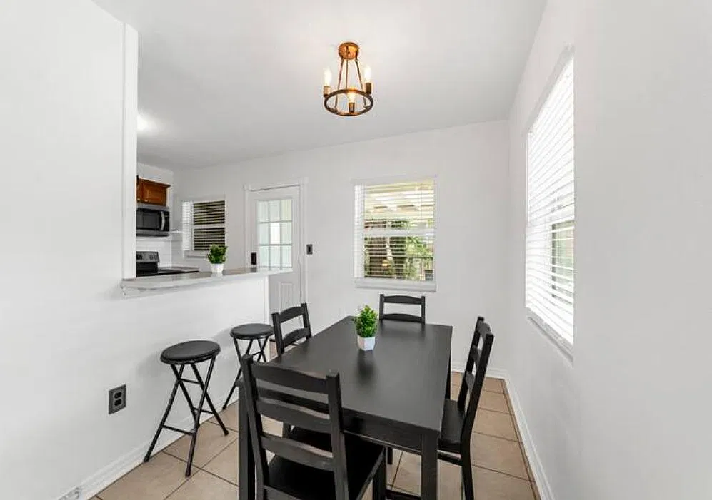 3 bed, 1200 sqft, $2,200 — Photo 2