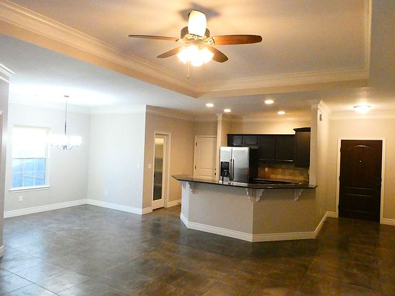 4th image of 1004 Louisville Dr