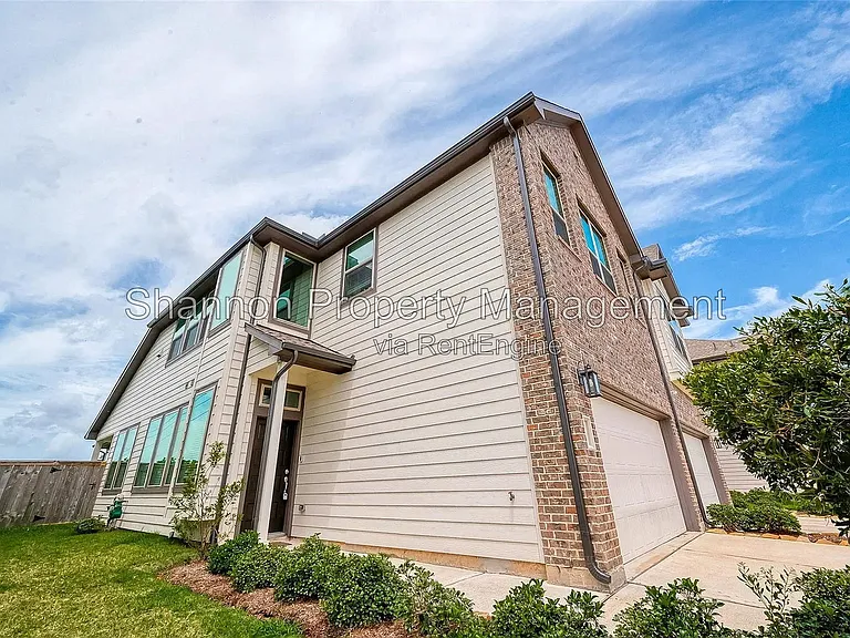 2559 Terrace Point Dr — Photo 4