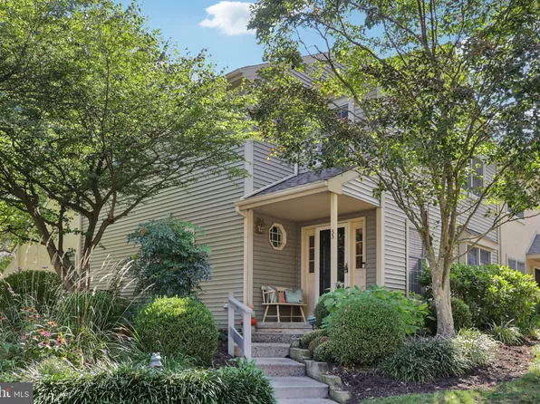 33 Wingstone Ln, Devon, PA 19333