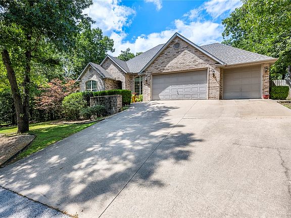 2nd image of 6 Powell Cir