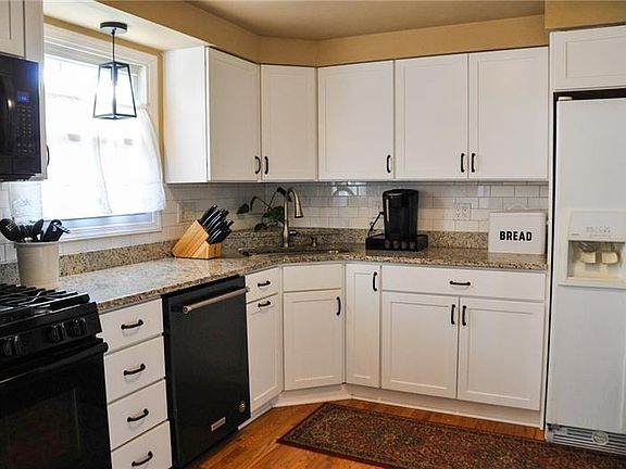4th image of 11690 Dennis Cir