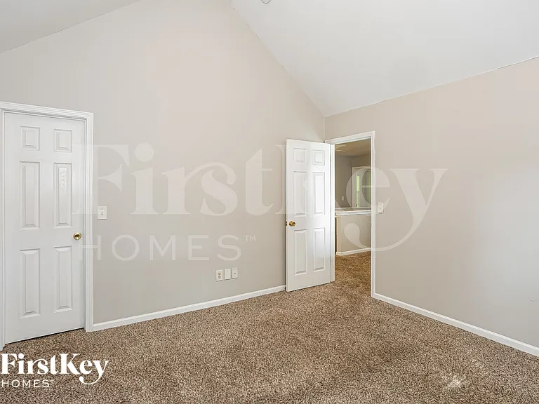8605 Royal Bluff Dr — Photo 16