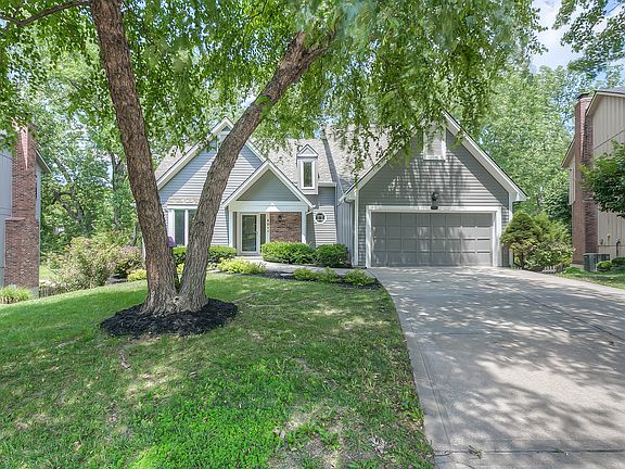 5th image of 4011 NE Woodridge Dr