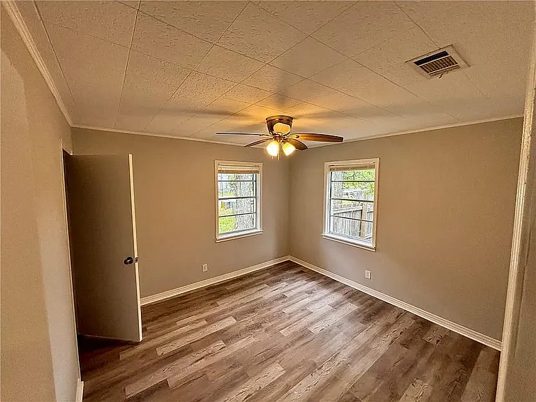 466 Pinehill Dr — Photo 9