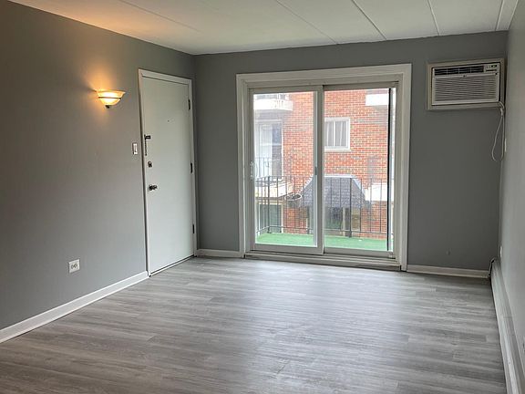 3rd image of 6133 W 64th Pl APT 2C