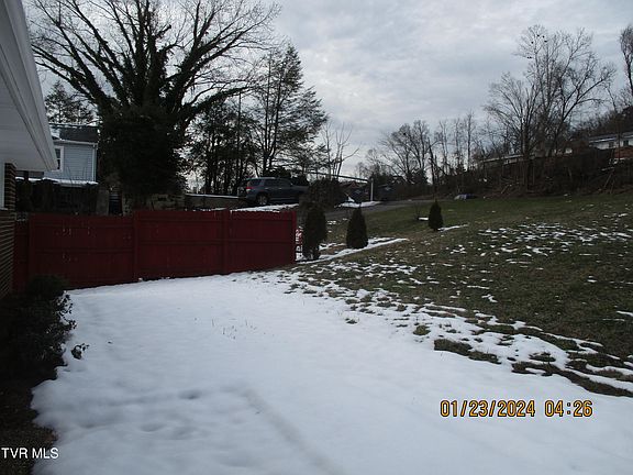 4th image of 557 W Stone Dr