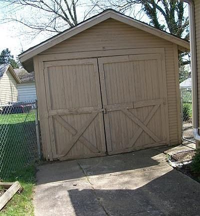 3rd image of 104 Highland St