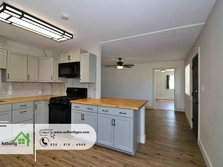 3457 Charles St — Photo 10