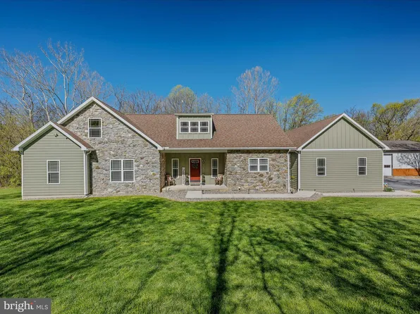 341 Chesapeake Ln, Hedgesville, WV 25427