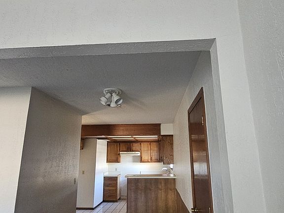 5th image of 1612 W Glen Blvd
