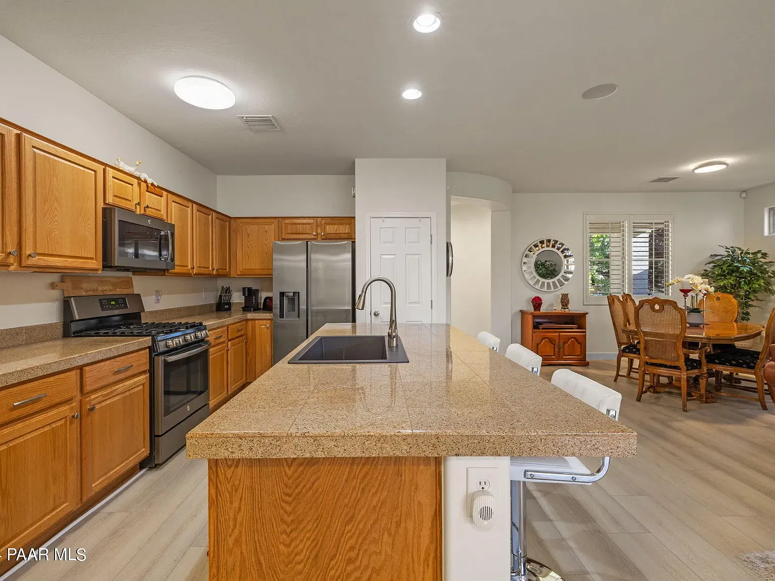 3 bed, 1684 sqft, $2,375 — Photo 2