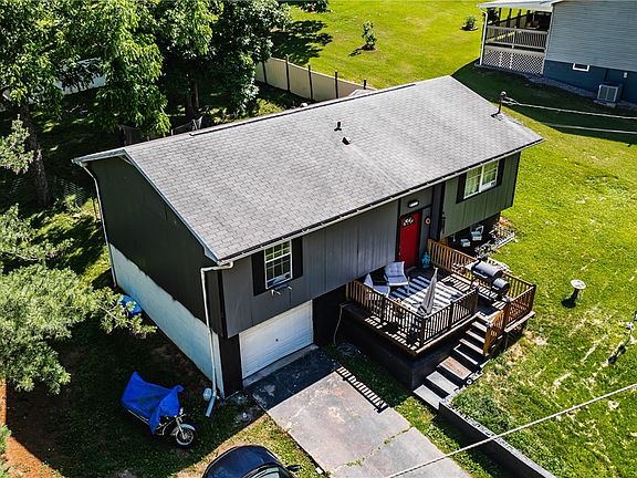 3rd image of 2776 Meadowview Dr
