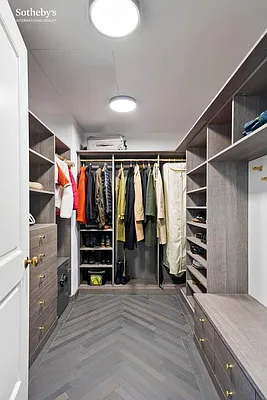 Sold by Sotheby's International Realty | media 35