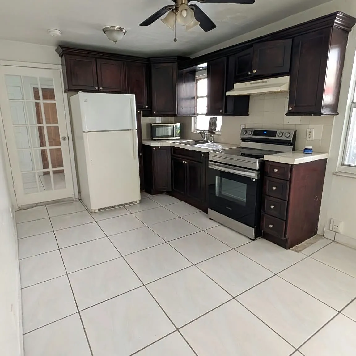 3 bed, 3000 sqft, $3,000 — Photo 3