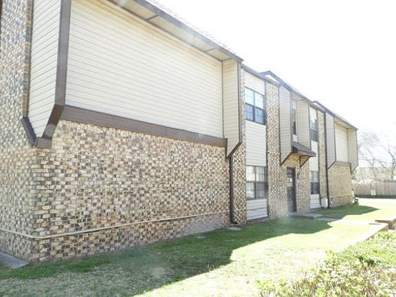 4th image of 401 12th Ave SE APT 239