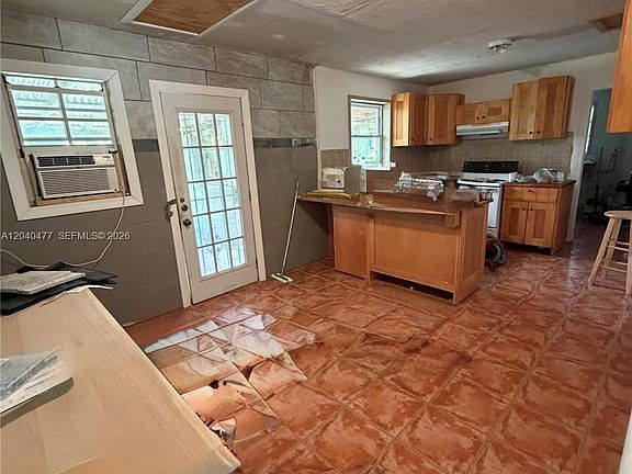 5th image of 9110 SW 44th St