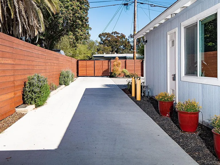2404 Shamrock St — Photo 10