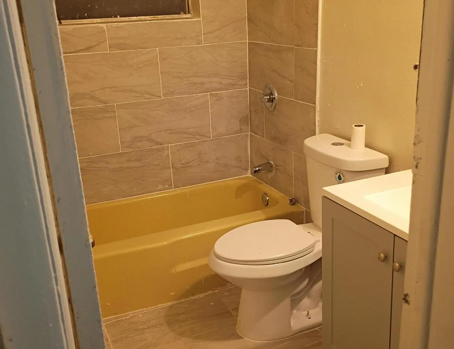 2 bed, 1.0 bath, 3151 sqft, $1,750 — Photo 4