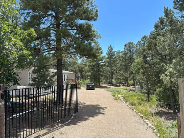 16 Connie Dr, Tijeras, NM 87059