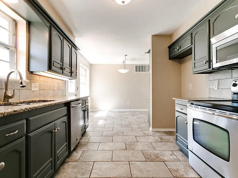 8704 NW 86th Pl — Photo 27