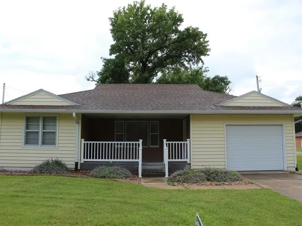 1103 Signor St, Humboldt, KS 66748
