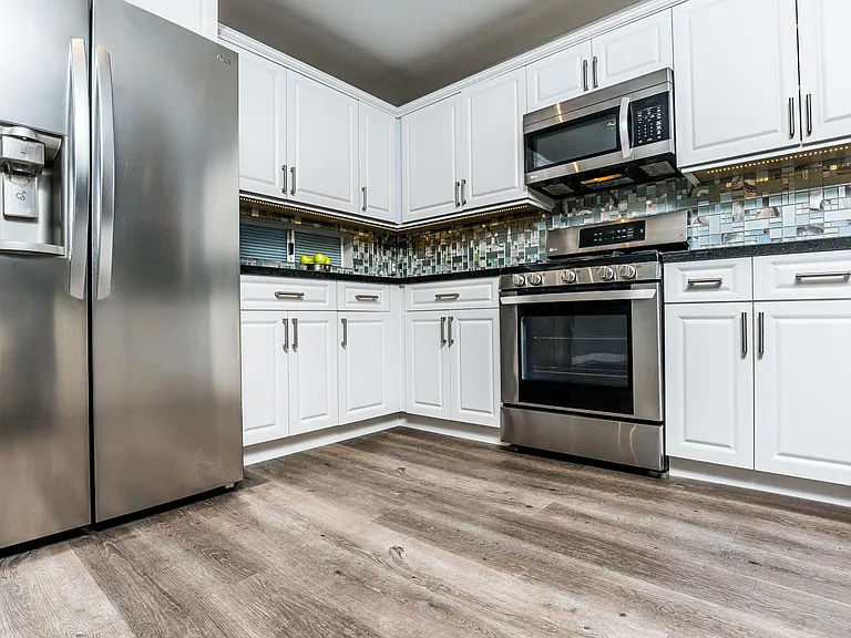 1154 N Sycamore Ave #7 — Photo 3