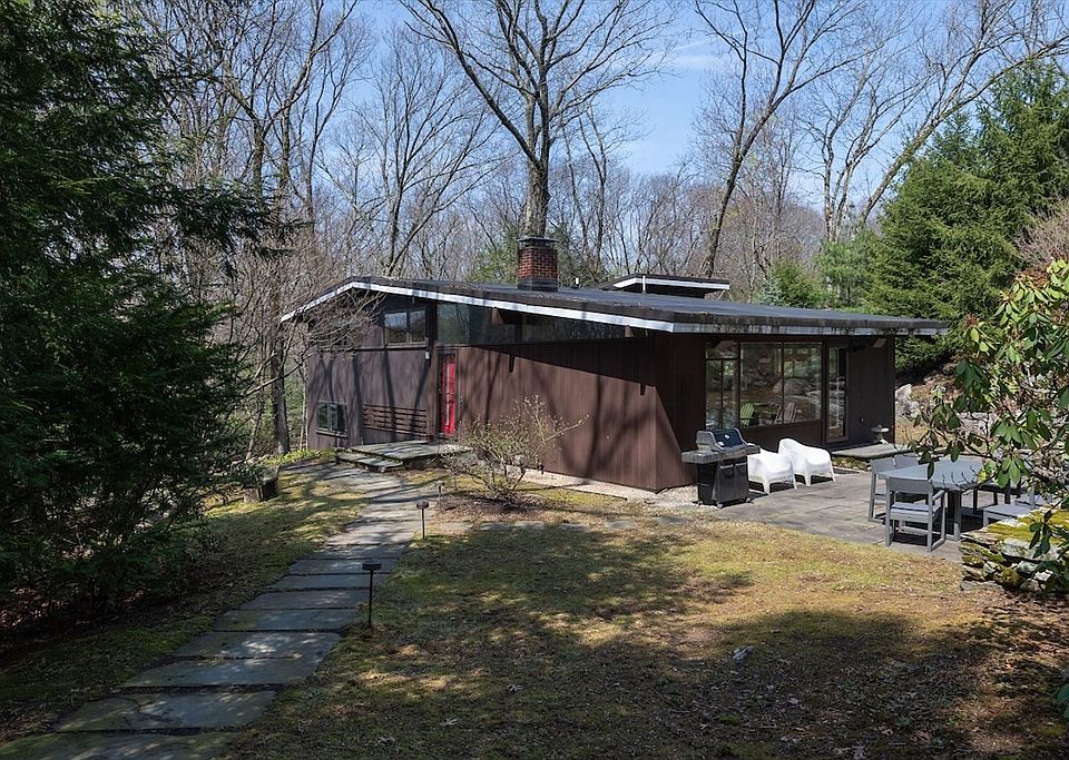 1st image of 42 Peacock Farm Rd