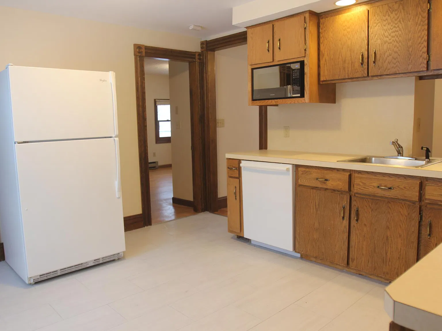 1 bed, 950 sqft, $1,895 — Photo 3