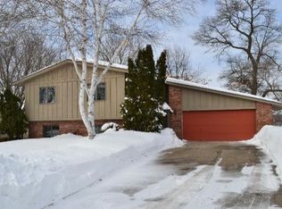 1387 Lakeside Dr, Eagan, MN 55123