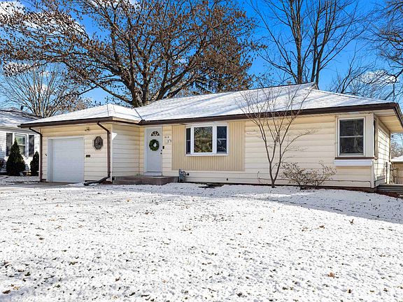 2nd image of 4114 N Hawthorne Pl