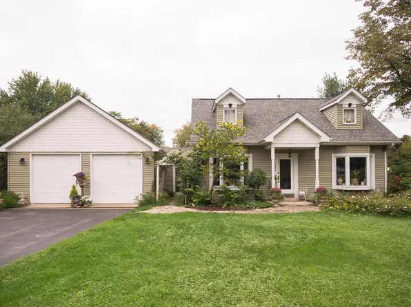 1202 South Meadowlark LANE, Elkhorn, WI 53121