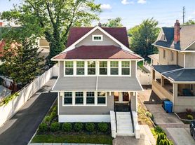 11 W Gouverneur Ave, Rutherford, NJ