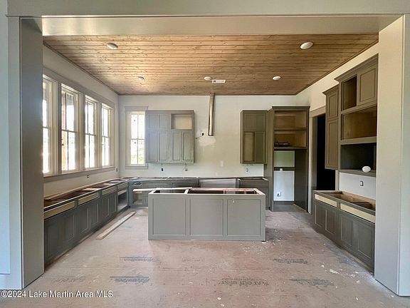 5th image of 205 Waters Edge Dr