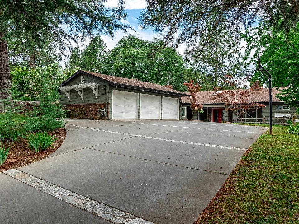 1st image of 23646 Woodhaven Pl