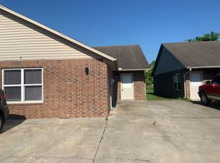 2695 N Center St #B-1, Fayetteville, AR 72701