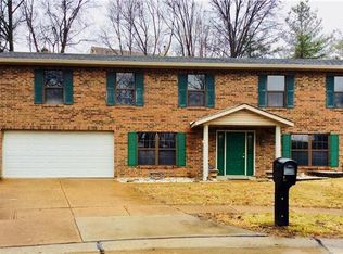 4621 Parrot Ct, Saint Louis, MO 63128