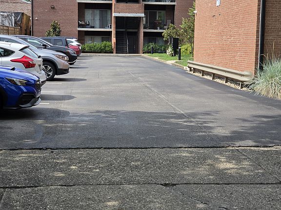 4th image of 922 10th Ave #3