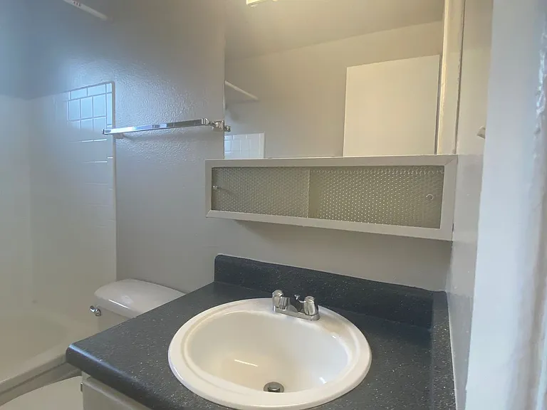 Garden Center Apt. 68 — Photo 11