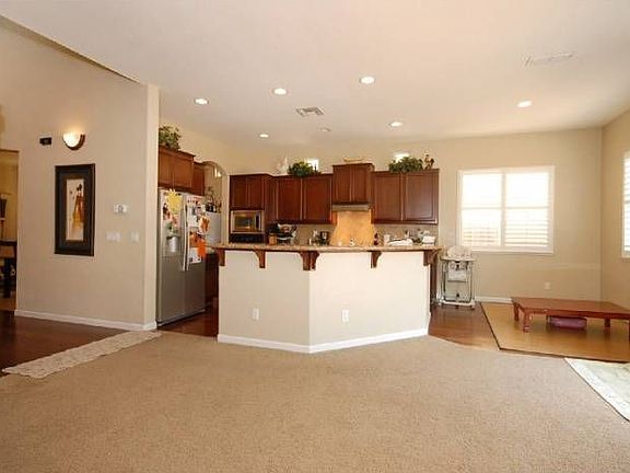 KITCHEN FAMILY ROOM