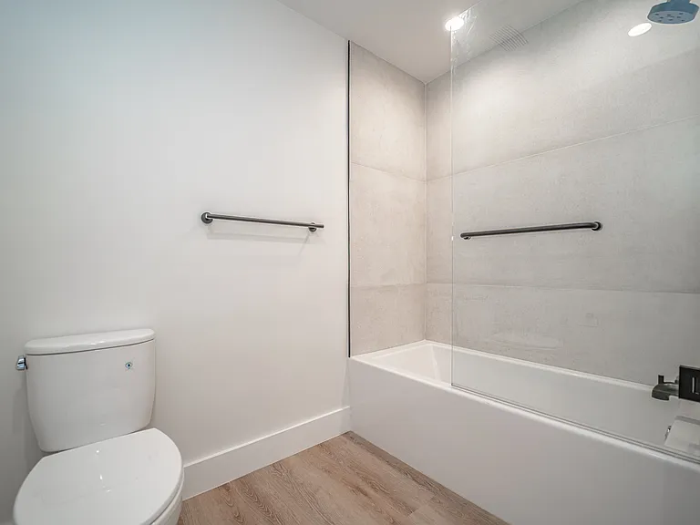 2828 London St #304 — Photo 8
