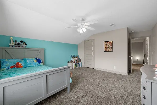 5 bed, 2453 sqft, $850 — Photo 4