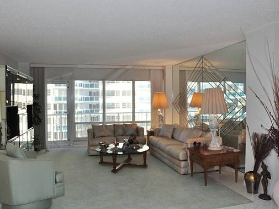 LARGE LIVING AREA