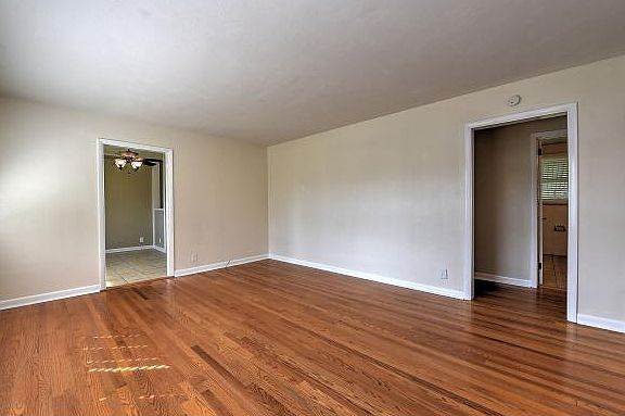 2nd image of 2605 Rockwell Pl