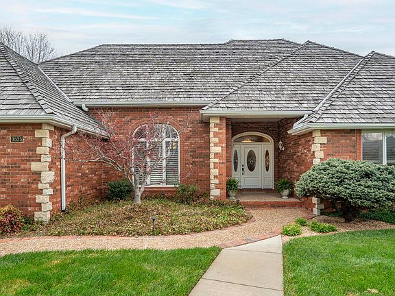 3rd image of 3575 E Montrose Court