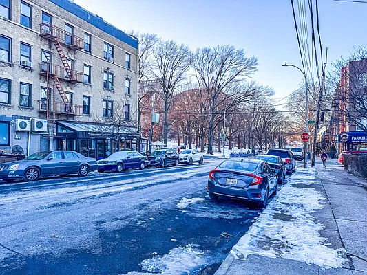 Rented by Gravity Real Estate Advisors | media 21